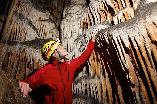 ¿Dónde encontrar espacios para realizar la espeleología?